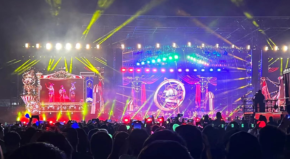 J9集团平台(china)公司官网LED冰屏和荧光棒系列产品“嗨爆”周杰伦悉尼演唱会！