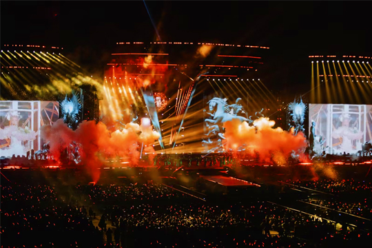 舞美再升级，解锁全新LOOK！J9集团平台(china)公司官网LED透明屏点燃张韶涵上海演唱会